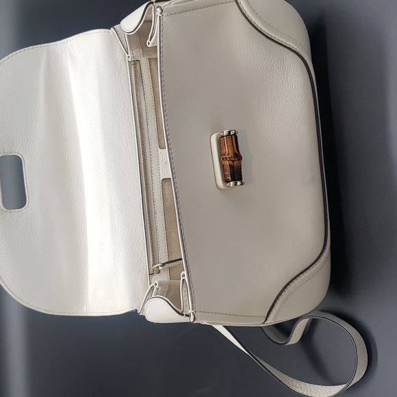 GUCCI BAG SIZE 12X8 COLOR WHITE LEATHER with gold hardware AND LEATHER STRAPS - Picture 4 of 16